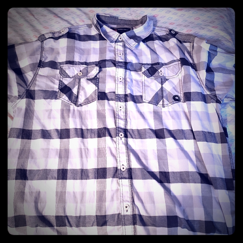 Akademik button up